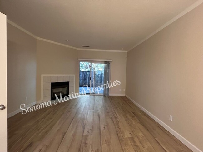 Building Photo - Updated 2-Bedroom, 1.5-Bath Townhouse in S...