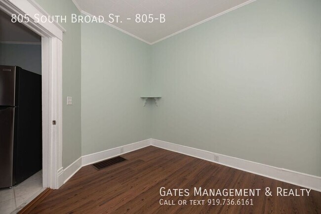 Building Photo - 805 S Broad St