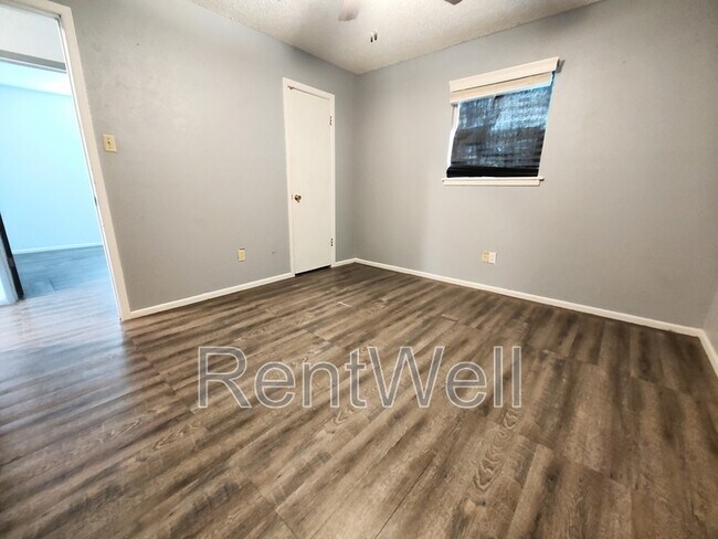 Building Photo - 3016 1st St