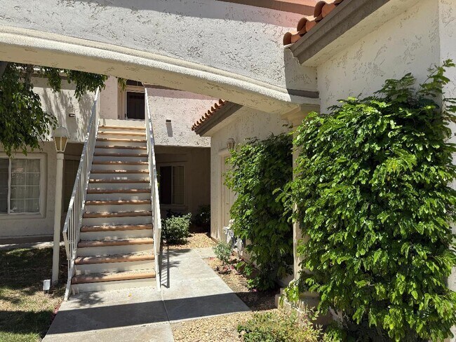 Building Photo - 688 Vista Lago Cir N