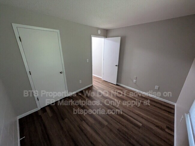 Building Photo - 3426 W Dorchester Ridge