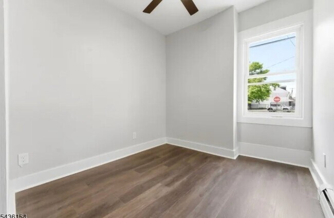 Building Photo - 60 Brainard St