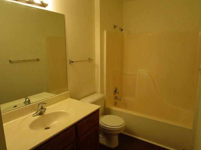 Building Photo - 1619-1621-1621 Juniper Dr