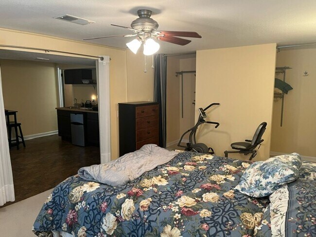 Building Photo - Charming 4 Bed 2.5 Bath Home With Nice Woo...