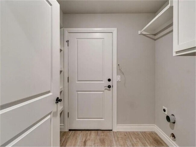 Building Photo - Gorgeous Newer Build! 4 Bed 3 Bath in Deer...