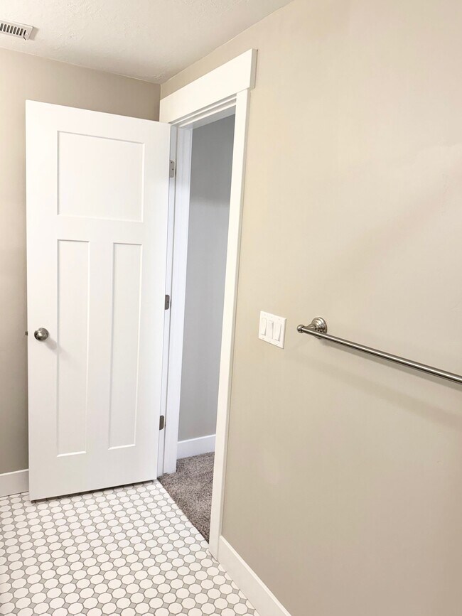 Building Photo - 6953 Canyon Meadows Dr