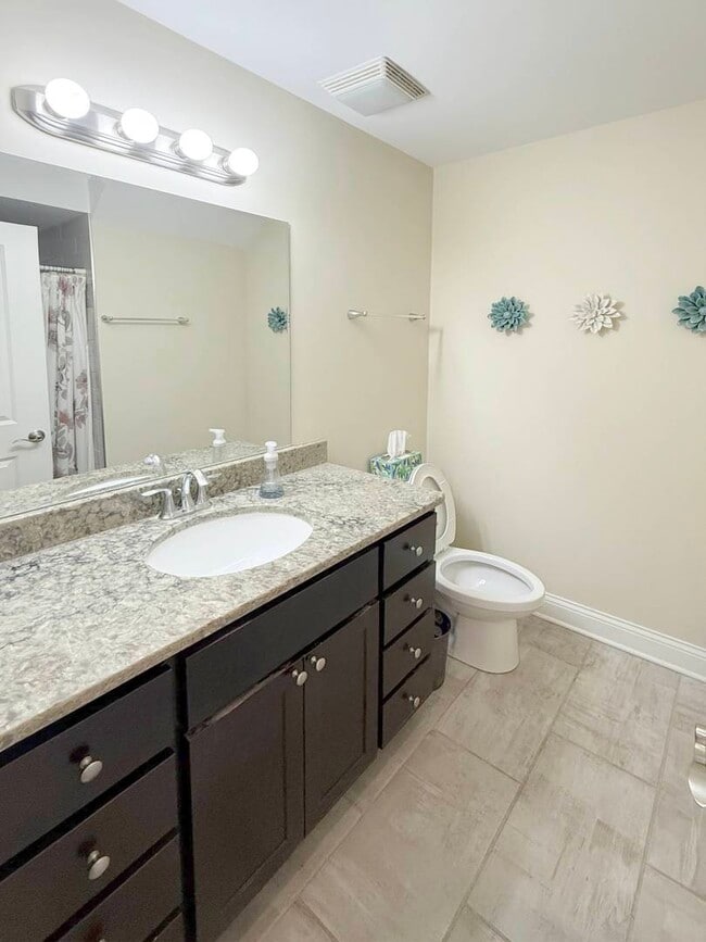 Building Photo - 2842 S Union Ave