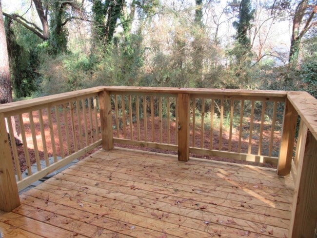 Building Photo - 609 N Aycock St