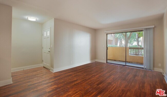 Building Photo - 5736 Las Virgenes Rd