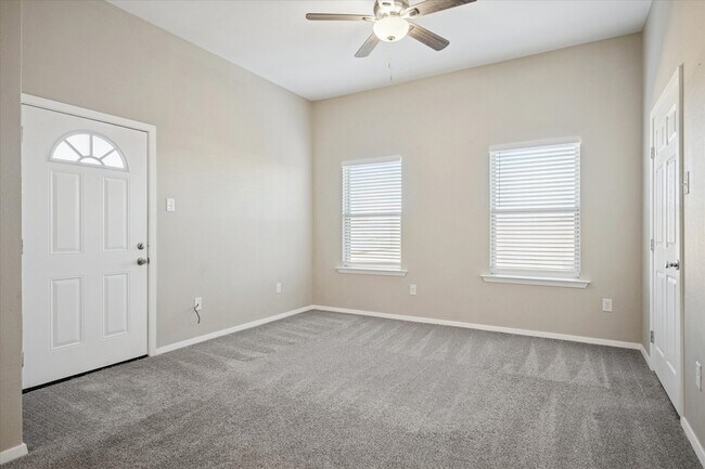 Building Photo - 518 Wood Dr