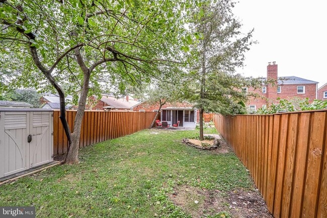 Building Photo - 706 W Glebe Rd
