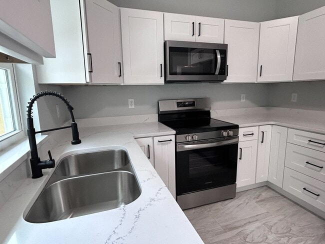 Building Photo - New 3/2 Home In Summerfield!