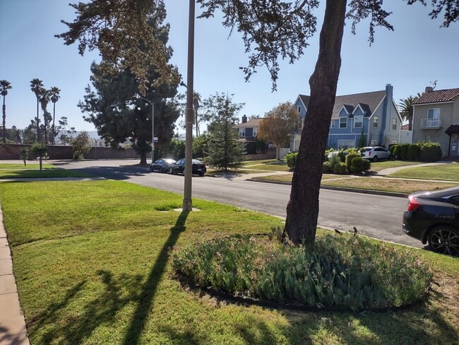 nice neighborhood - 2142 S Victoria Ave