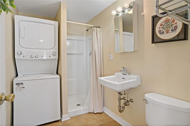 Building Photo - 210 Broadway