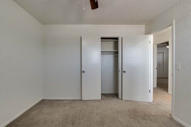 Building Photo - Three bed/2.5 bath in Harvest Hills