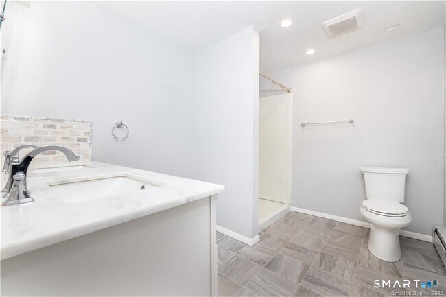 Building Photo - 129 W Ridge Dr