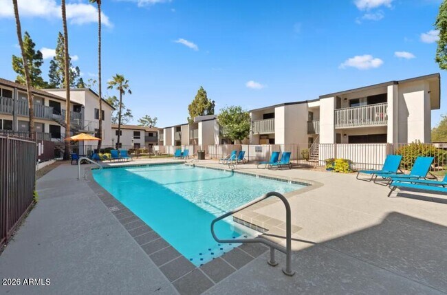 Building Photo - 2222 W Beardsley Rd