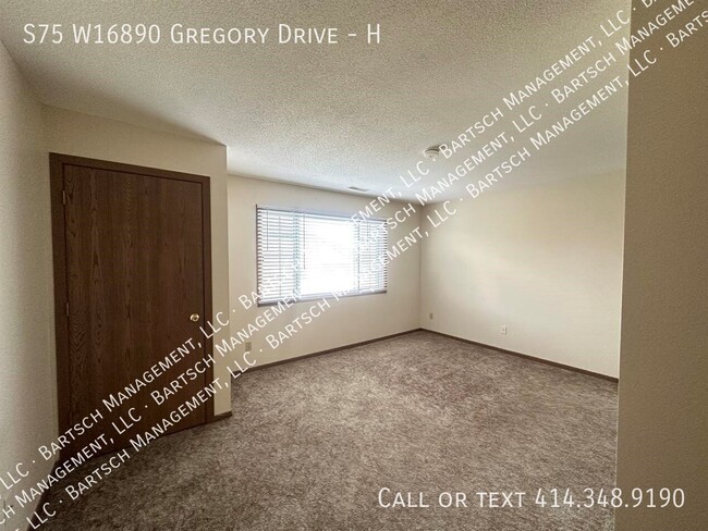 Building Photo - S75W16890-W16890 Gregory Dr