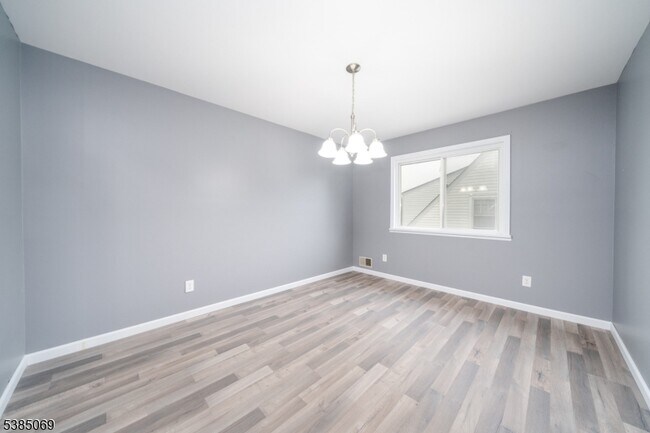 Building Photo - 1126 Wheatsheaf Rd