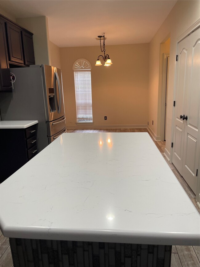 Building Photo - 1759 Lakeside Enclave Dr