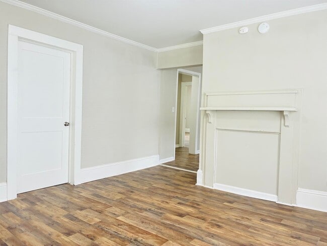 Building Photo - 320 E Sumter St