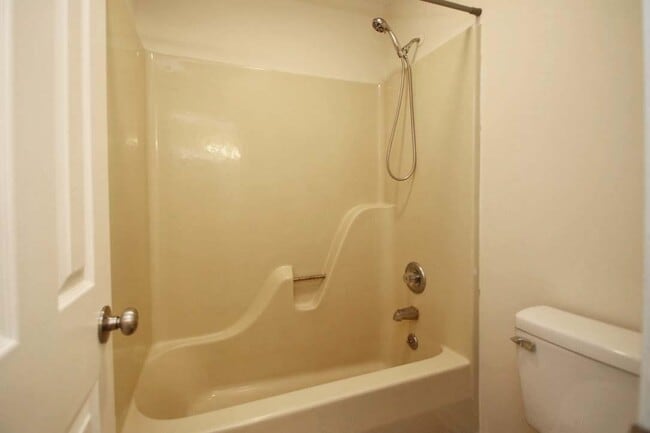 Building Photo - 1410 Country Club Ct