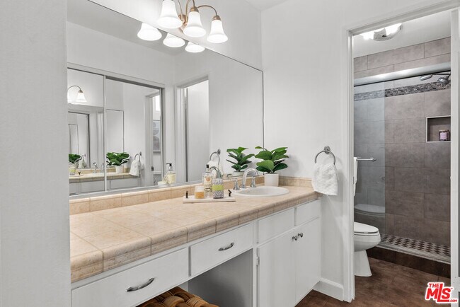 Building Photo - 1885 Veteran Ave