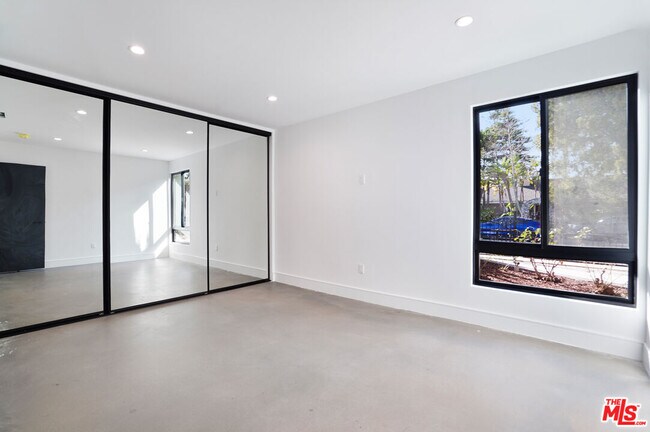 Building Photo - 6236 Sale Ave