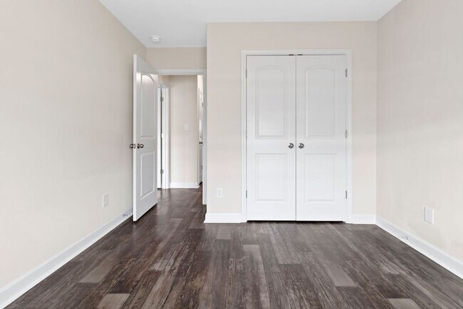 Building Photo - Minutes to Back Gate & Beaches!