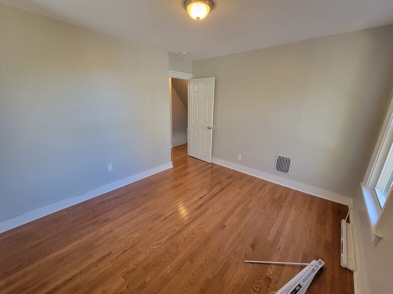 Building Photo - 505 Quinnipiac Ave