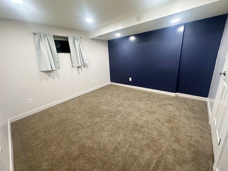 Building Photo - 435 Kiesel Ave