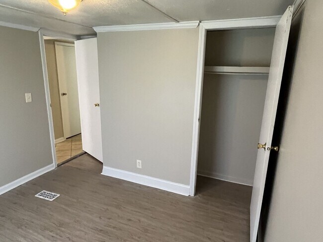 Building Photo - Quiet Country Living near Mint Hill!
