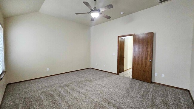 Building Photo - 417 E Plantation Terrace