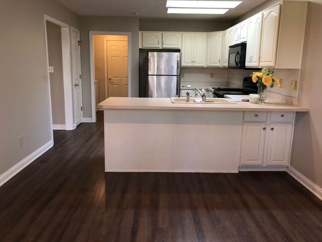 Building Photo - Spacious 3 Bedroom Ranch in Great Carmel Location!