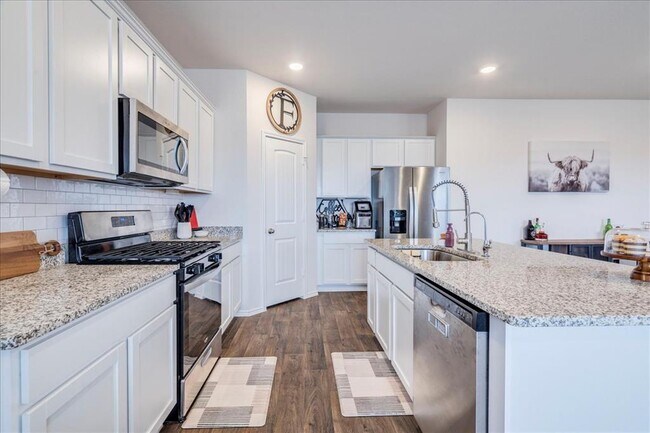 Building Photo - 125 Frogmore Lp