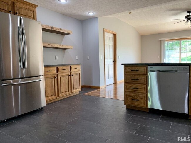 Building Photo - 1209 W Aspen Ct