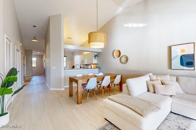 Building Photo - 350 Robin Hood Cir