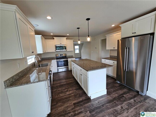 Building Photo - 1601 Greystone Cir