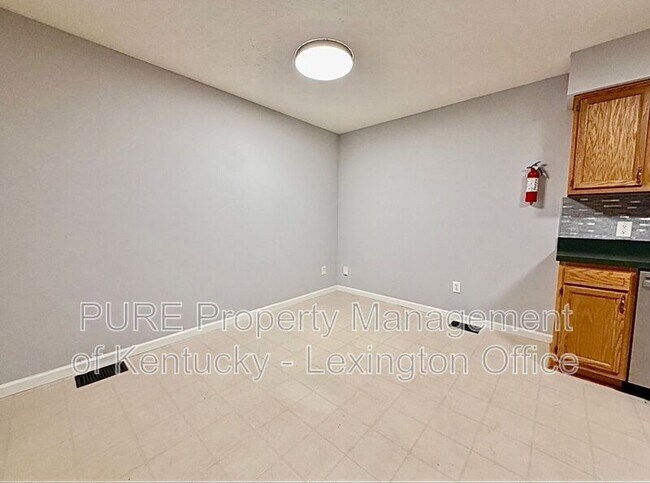 Building Photo - 520 Tomahawk Dr