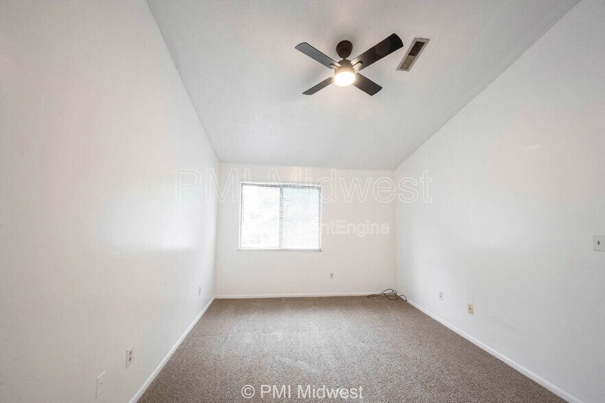 Building Photo - 4291 Village Pkwy Cir W
