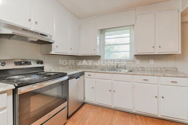Building Photo - Charming 3 Bedroom in Williamston!