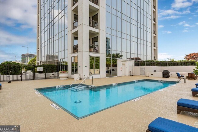 Building Photo - 2828 Peachtree Rd NE