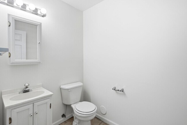 Building Photo - 2413-2415 Northampton Dr.