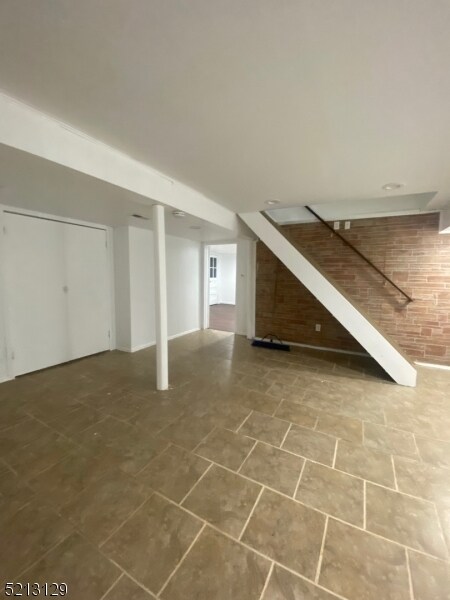 Building Photo - 53 Oneida Ave