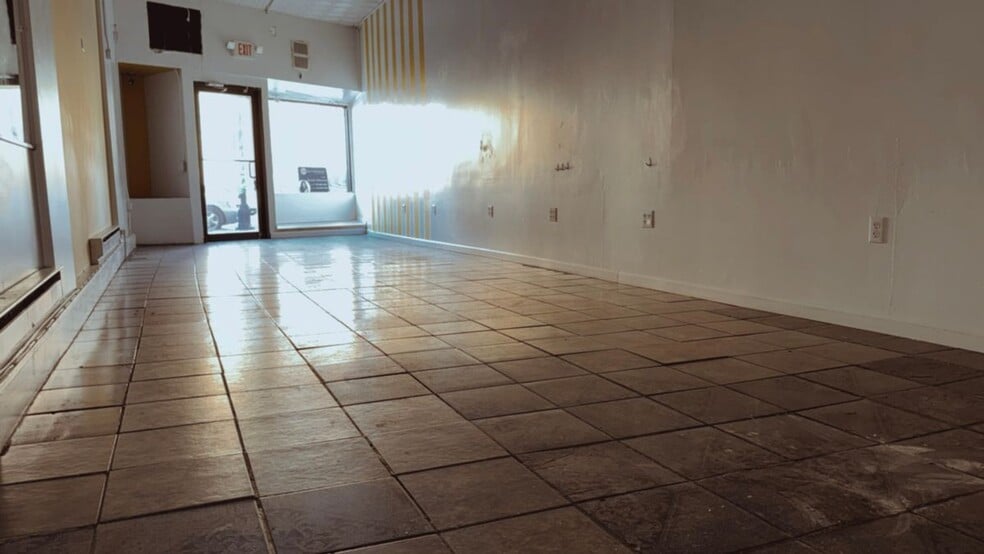 Building Photo - 1241 Main Ave