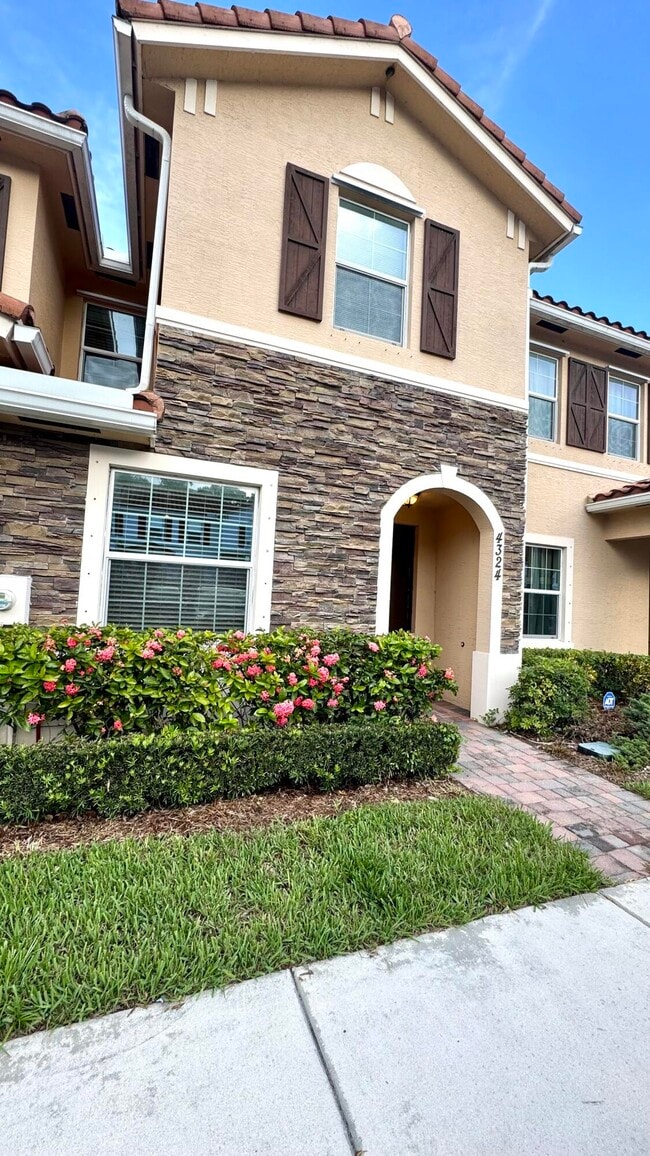Building Photo - 4324 Maybelle Ln