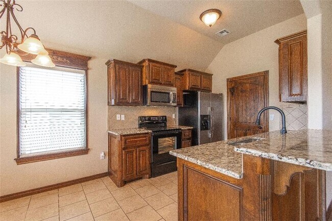 Building Photo - 12108 Chesterfield Ln