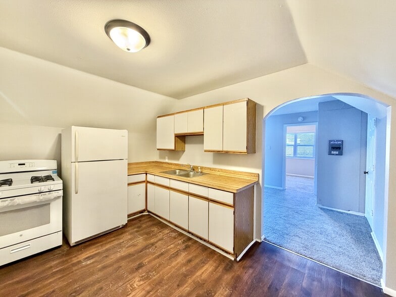 Building Photo - 1310 Copeland Ave