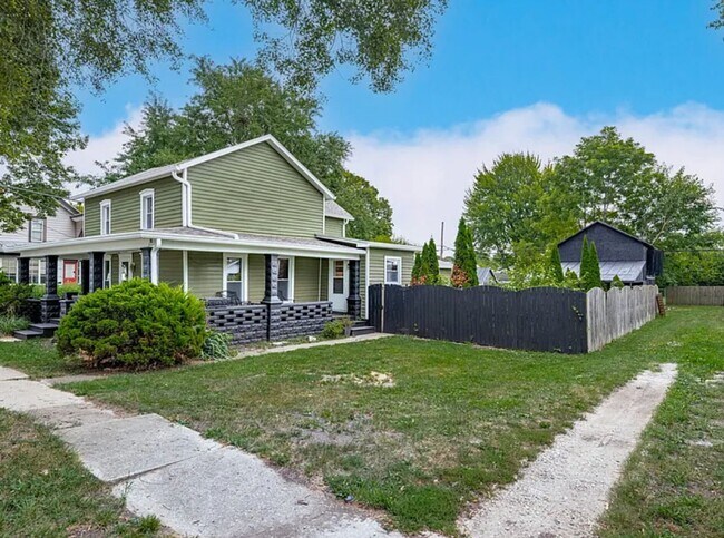 Building Photo - Charming Two-Story Home for Rent in North ...