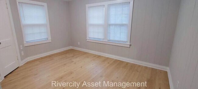 Building Photo - This Home Won't Be Vacant Long!!!!! Section 8 Friendly!!!!